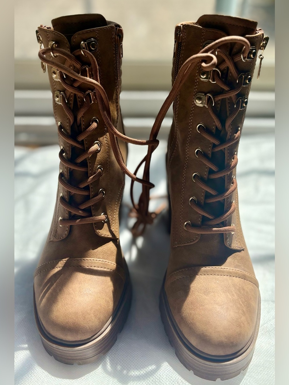 NWT GBG Los Angeles Cognac Lace Up Ankle Combat Boots Womens Size 9 M Block Heel